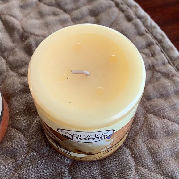 🍂🕯️Pair of Fall Pillar Candles - Picture 3 of 8